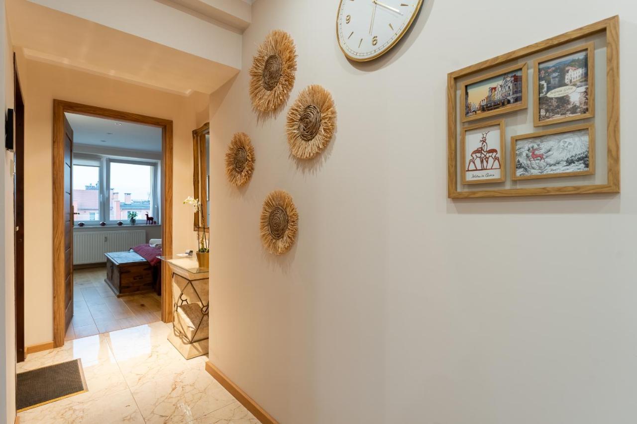 Apartament Zloty Jelonek - 4 Osobowy Na Placu Ratuszowym - Space Apart Jelenia Gora Luaran gambar