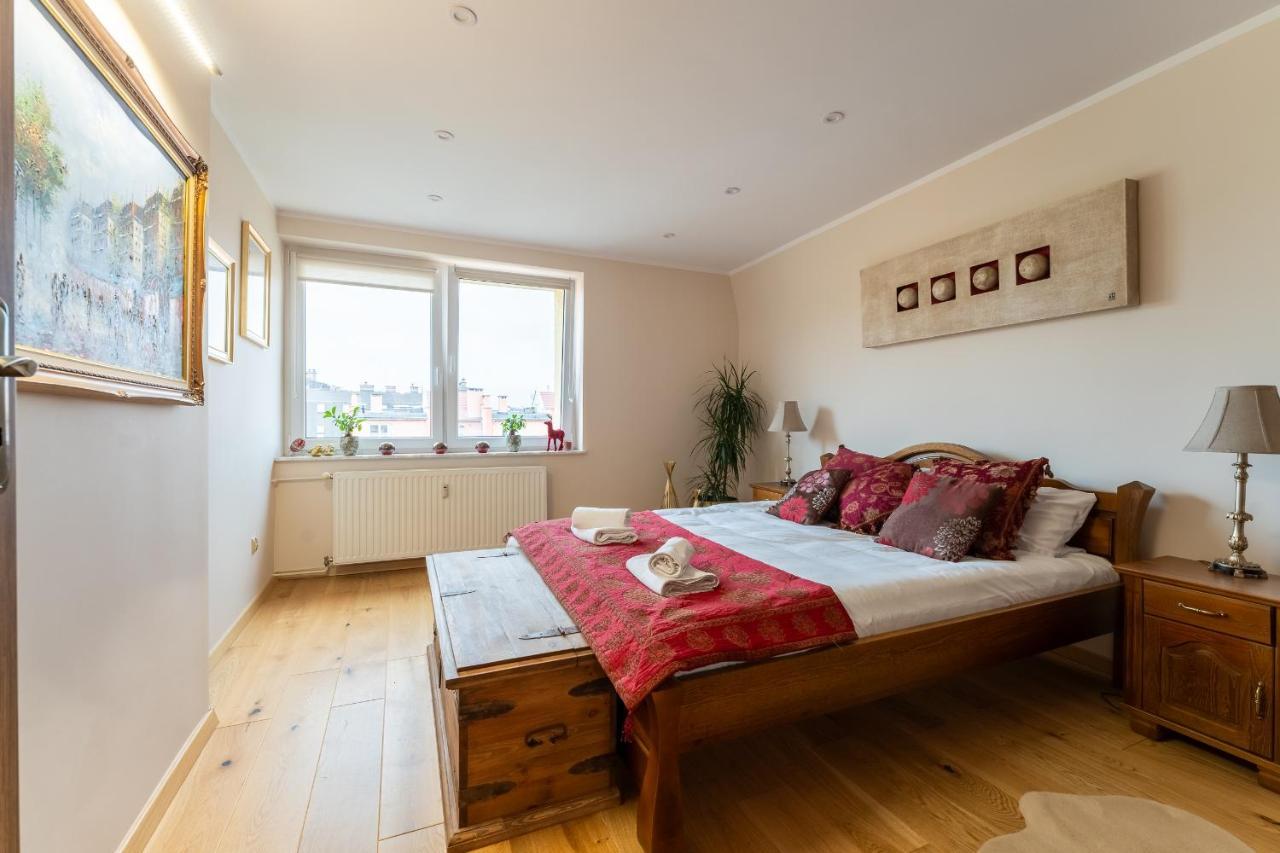 Apartament Zloty Jelonek - 4 Osobowy Na Placu Ratuszowym - Space Apart Jelenia Gora Luaran gambar