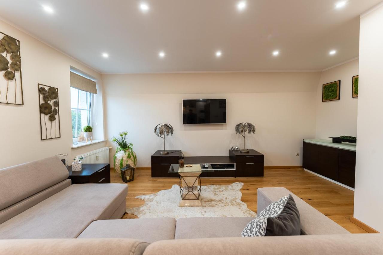 Apartament Zloty Jelonek - 4 Osobowy Na Placu Ratuszowym - Space Apart Jelenia Gora Luaran gambar