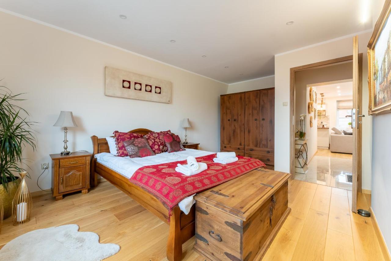 Apartament Zloty Jelonek - 4 Osobowy Na Placu Ratuszowym - Space Apart Jelenia Gora Luaran gambar